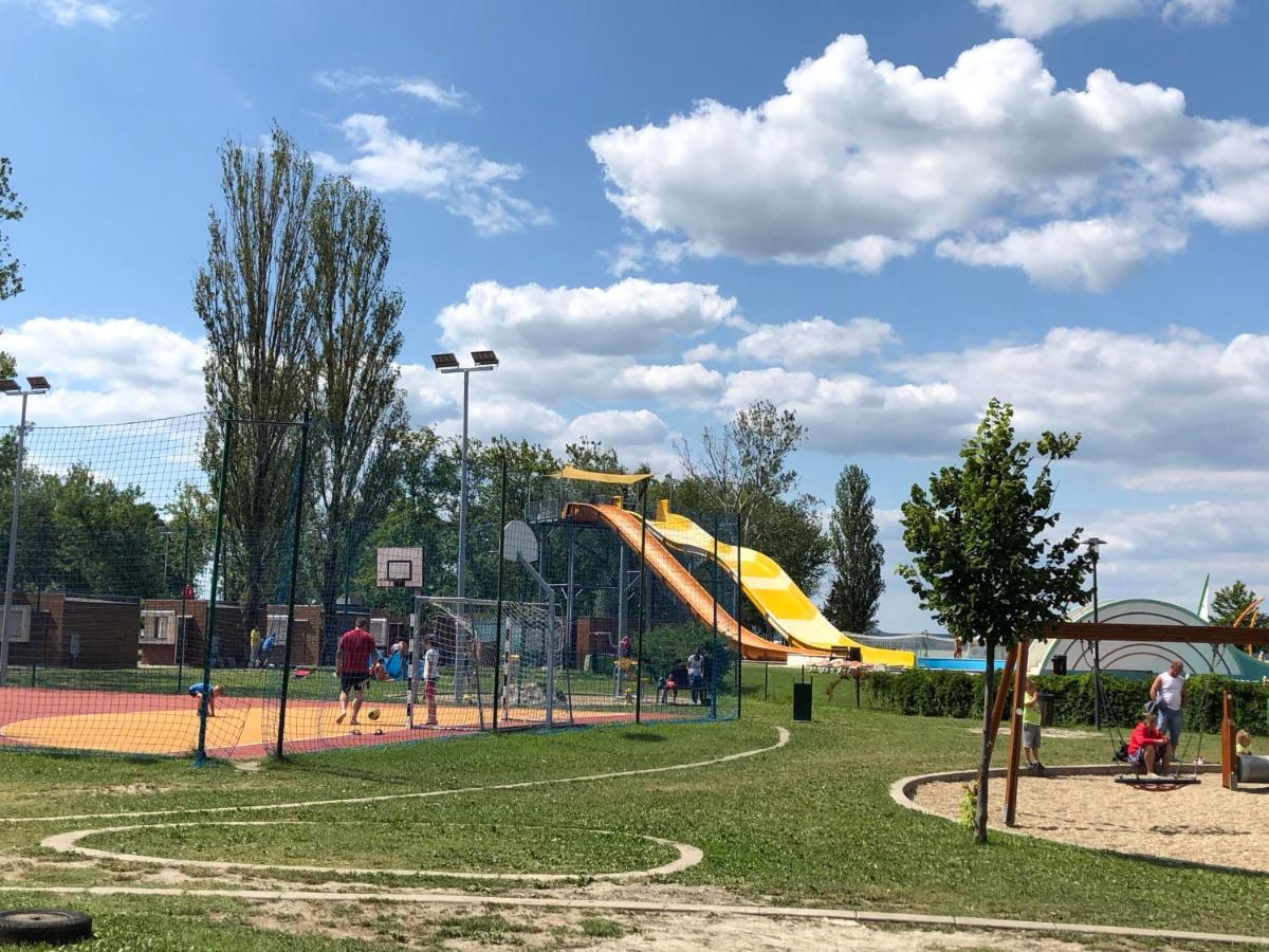 Beach Hostel Balatonboglár Esterno foto