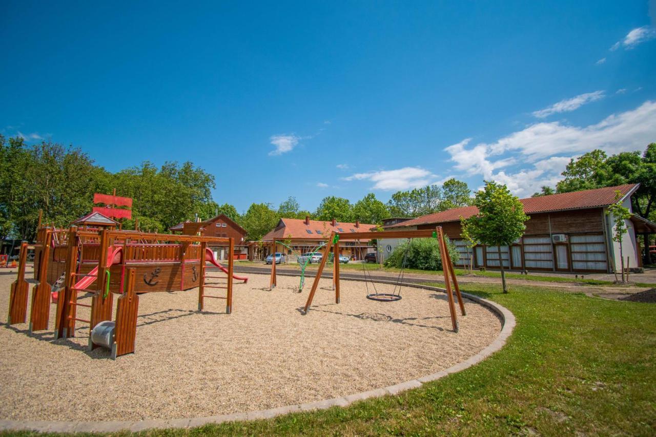 Beach Hostel Balatonboglár Esterno foto