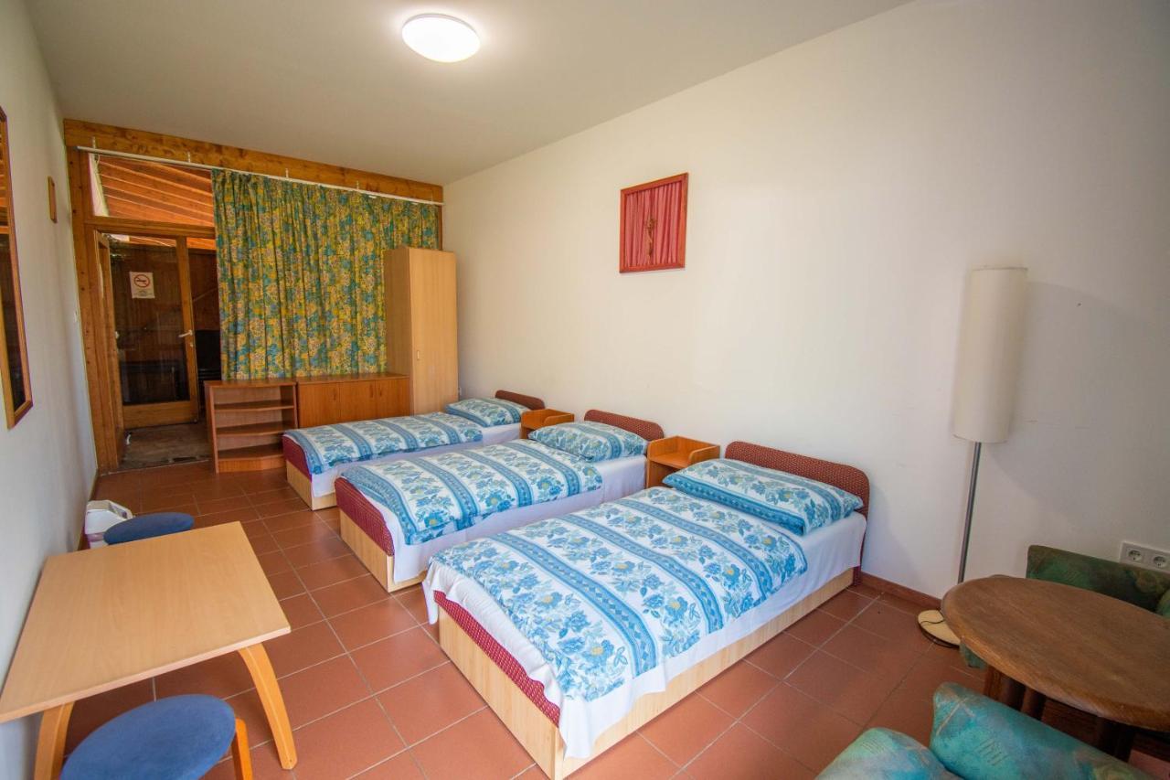 Beach Hostel Balatonboglár Esterno foto